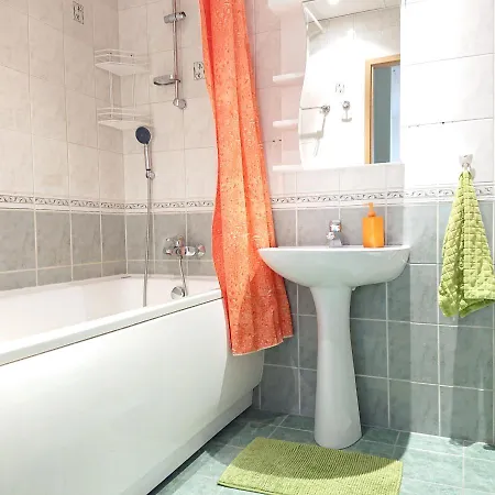 Bright And Cozy Center 1 Bedroom Ap, Free Parking! *