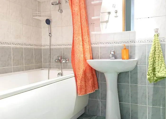 Bright And Cozy Center 1 Bedroom Ap, Free Parking! *